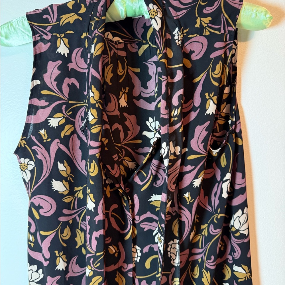 LOFT Black and Pink‎ Floral Blouse - Picture 3 of 6